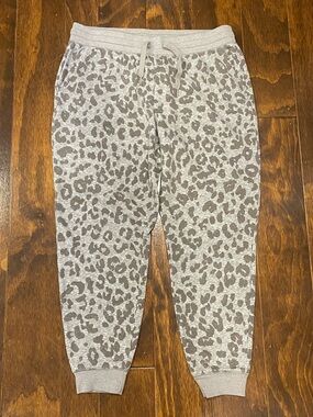 Joggers in LEOPARD 🖤